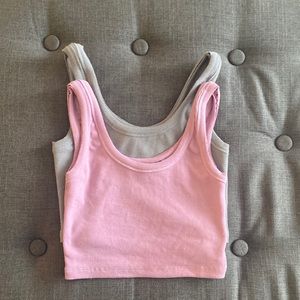 2 crop tank tops. 1 Gray. 1 Pink. Brand = Signature8 Size: Small